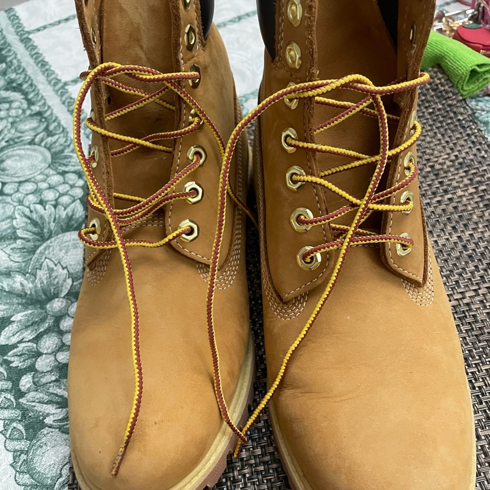 Classic Wheat Work Boots with Two-Tone Laces